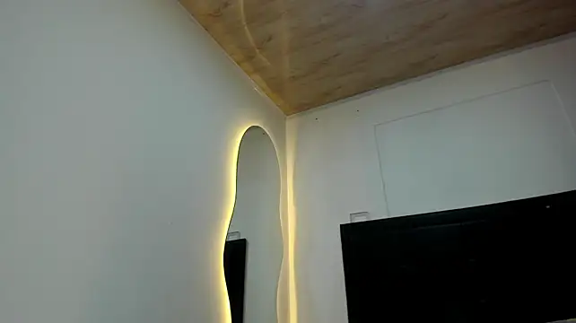 BustyGlow webcam