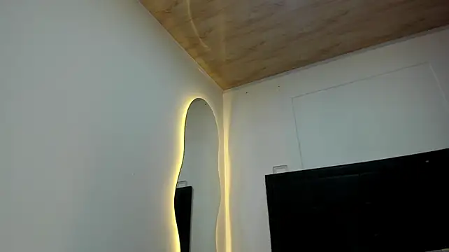 BustyGlow webcam