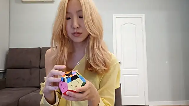 IoneGray live cam on StripChat