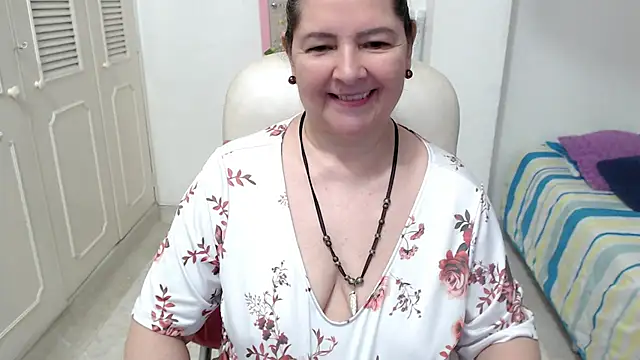 leonela_69 live cam preview