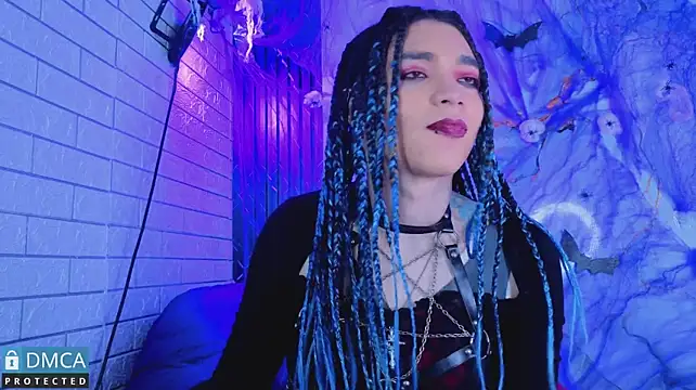 MaeveKuro webcam