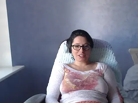 LuckyLisa23 live cam on StripChat