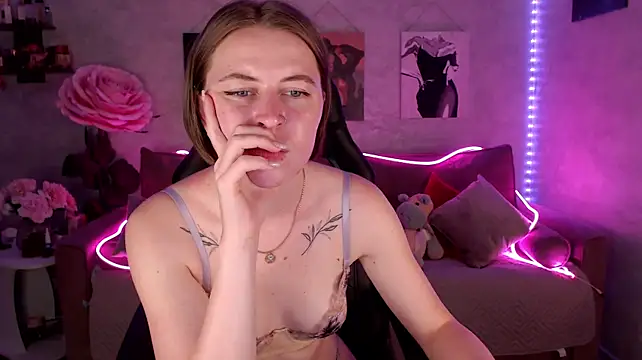 tiffany__burn live cam on StripChat