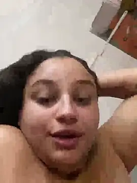 julia_moreira webcam