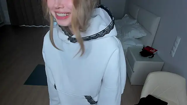 JunieAmert webcam