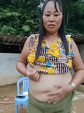 NyloveSquirt