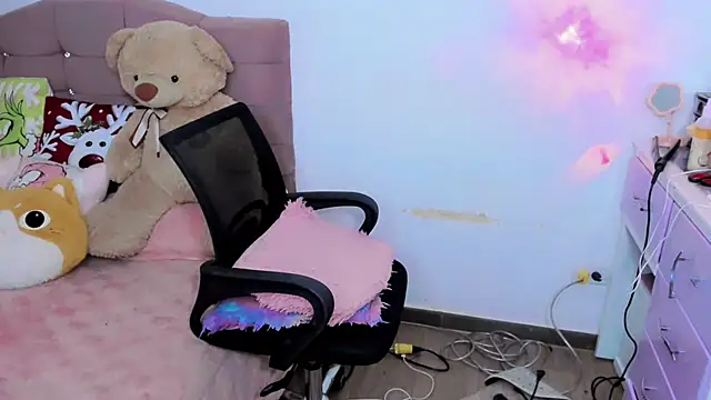 NicolleSpell webcam