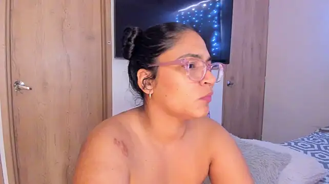 Vickyy30_ webcam