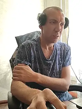 _uncle_Mitya-43_ live cam on StripChat