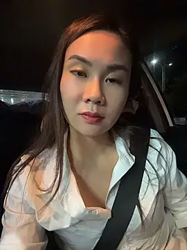 Yioyio-666 webcam