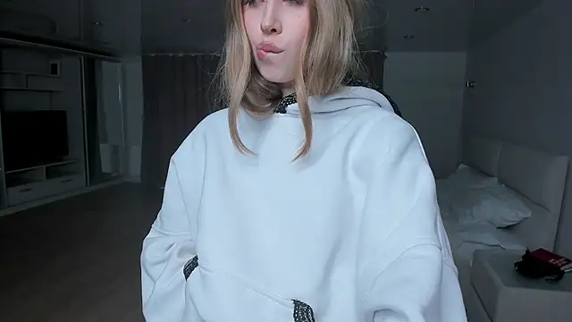 junieamert (F teen) - Unzip my bra under top