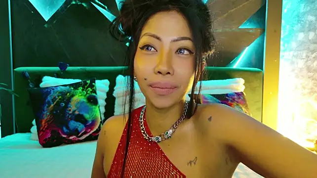 ElyaQuinn live cam on StripChat