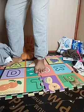 milk_babyy live cam preview