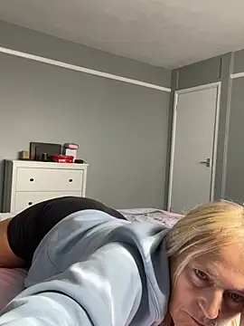 Blondnboujee53