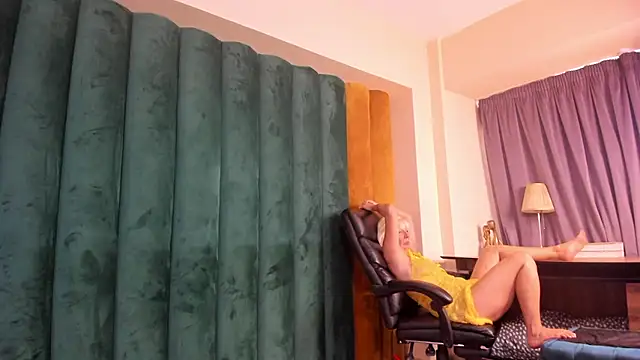 KaleaCougar webcam