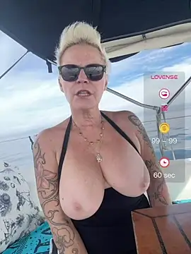 German_Milf's room