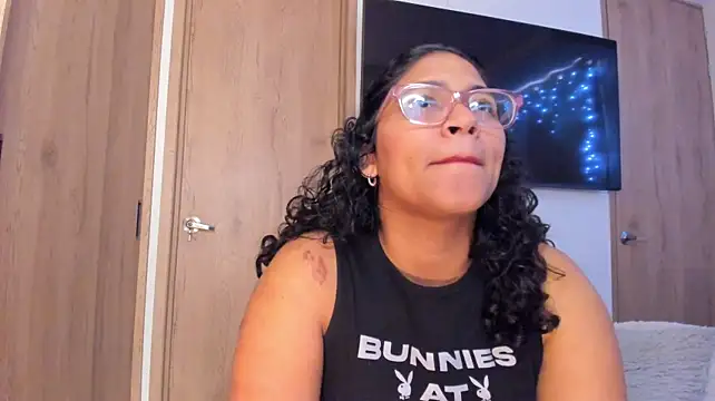Vickyy30_ webcam