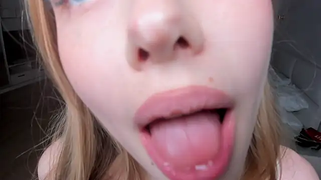 JunieAmert webcam