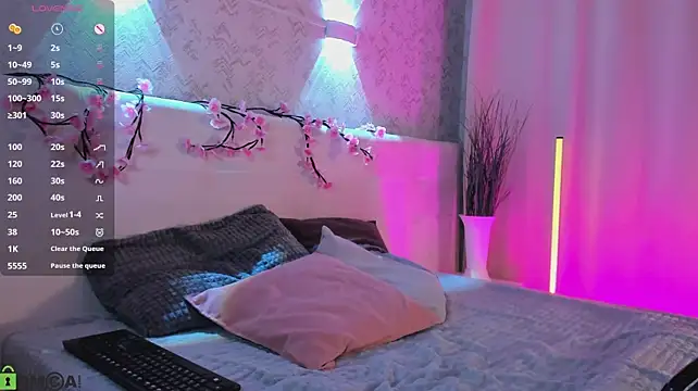Elly_B1oom webcam