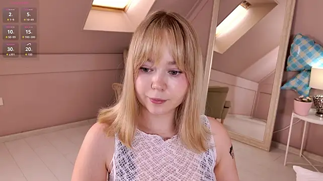 ElaraVance live cam on StripChat