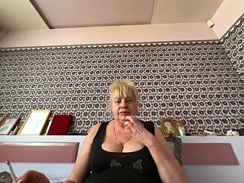 AnastasiaGrey777 live cam on StripChat