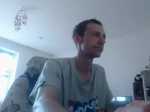 iLoveElusiveCats webcam