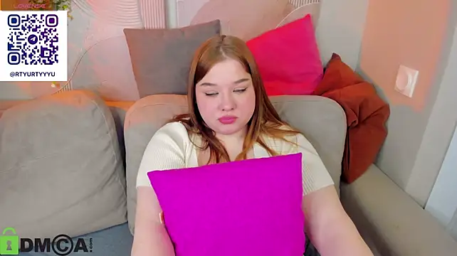 SweetLunari webcam