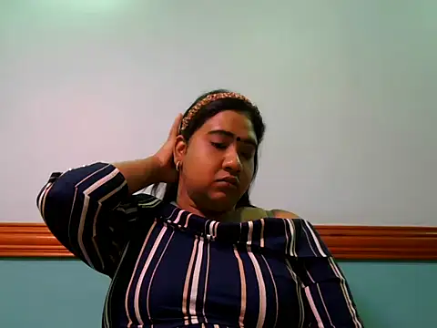 exoticcharmer live cam on StripChat