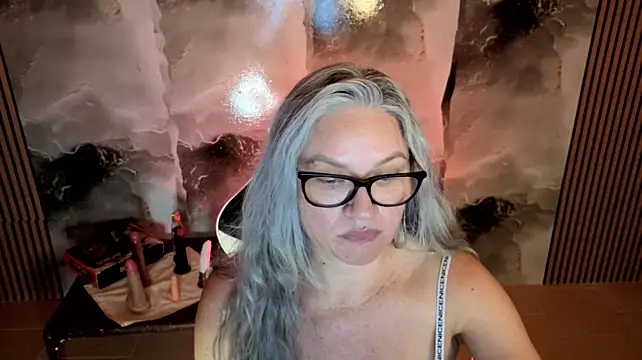 MarianL0ve live cam on StripChat