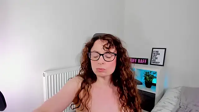 LucieWinters_UK webcam