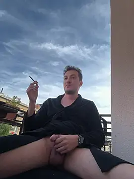 SQUIRRRTER live cam on StripChat