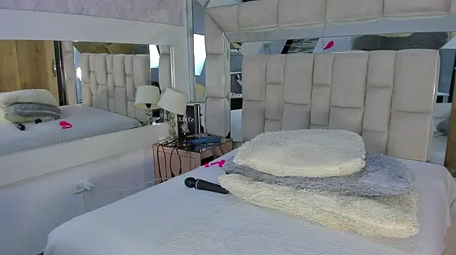 VICTORIAGRAYS webcam