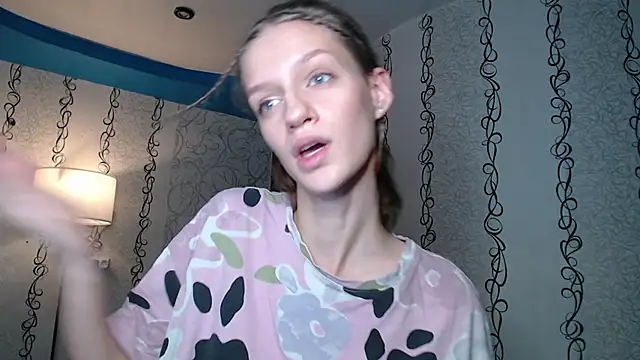 Chrissy_Joyful live cam on StripChat