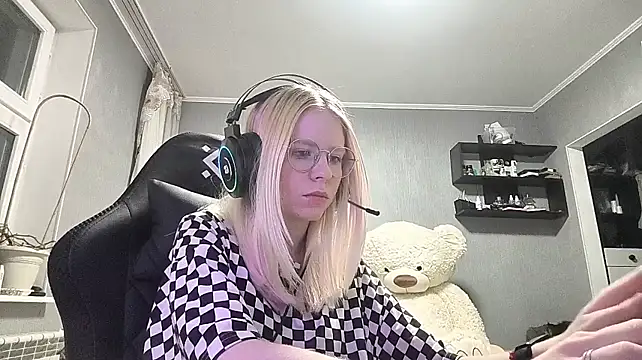 PlumyPrance webcam