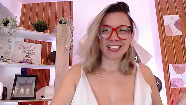 milfsecret69 webcam