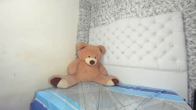 LatinaMiller webcam