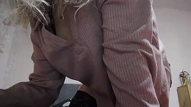 IsaWhitton live cam preview