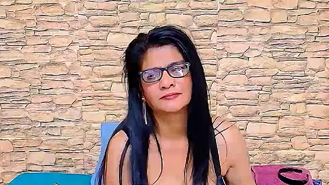 IndianAllure live cam preview