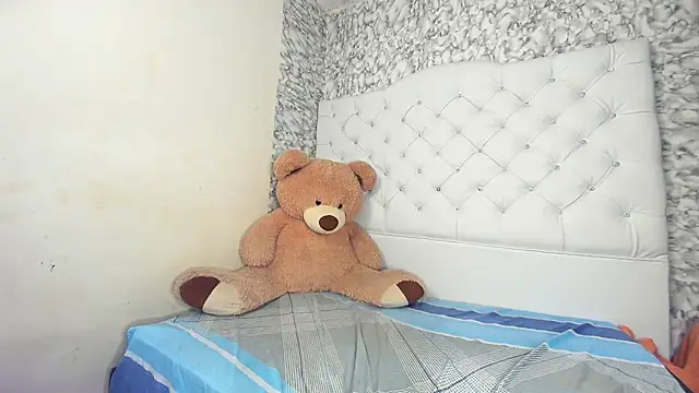 LatinaMiller webcam
