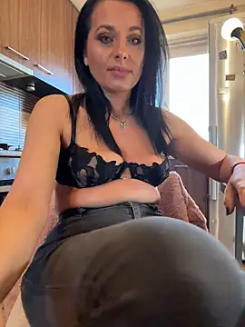 Hotmomcheckk_
