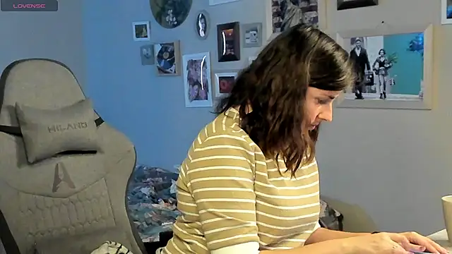 MartaEdams webcam