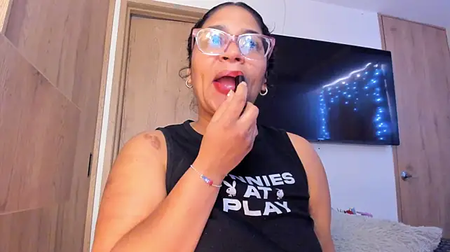 Vickyy30_ webcam