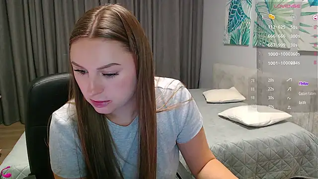 mia_bloomy webcam