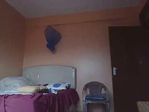 pinky-lips webcam