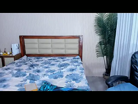 CarlaQueenBigCOCK webcam