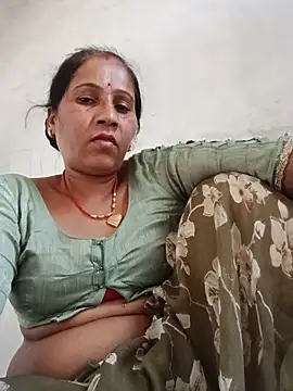 Pariraja_cute live cam on StripChat