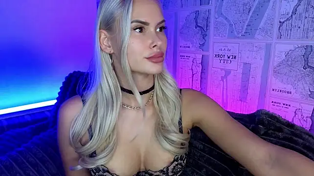 AmeliaXhot live cam on StripChat