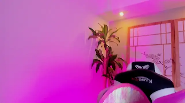 Seraphine_18 webcam
