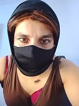 Banouti_23 live cam on StripChat