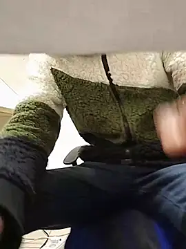 THATHAIRYTALLDUDE webcam